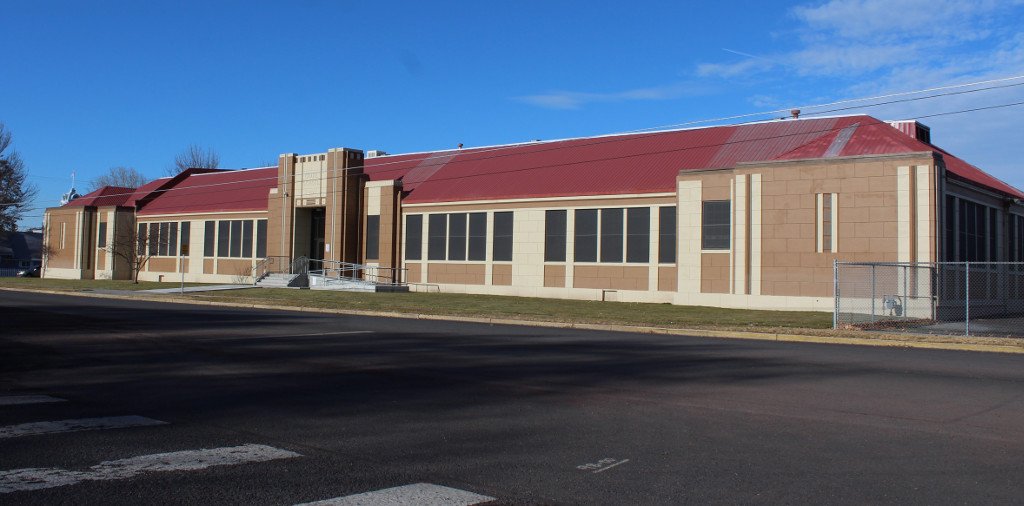Pioneer South school building in Prineville to host new themed K-4 school this fall