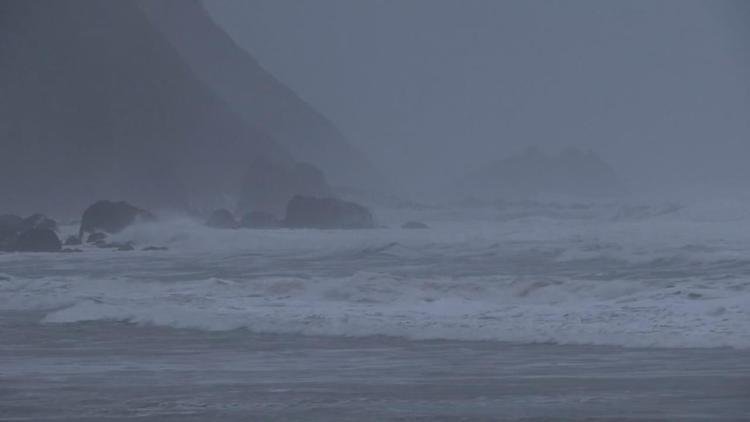 Rough waves on Oregon coast KPTV