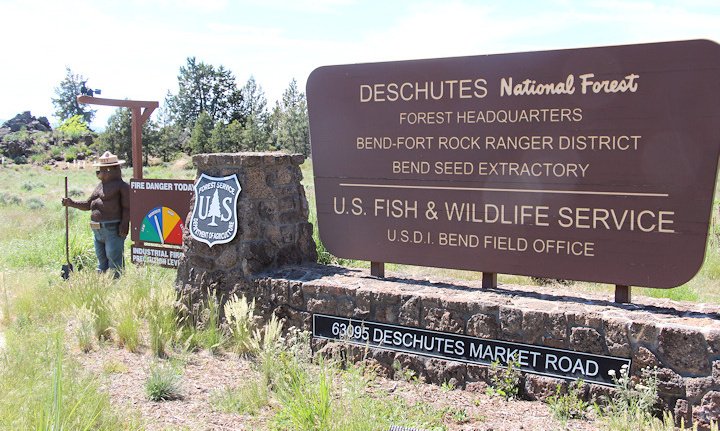 Deschutes National Forest sign