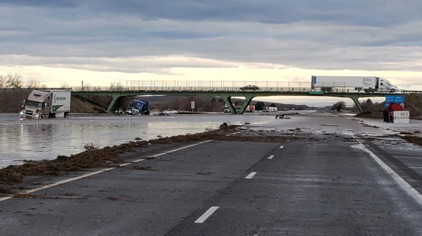 I-84 flooding closure near Hermiston OSP 2-7