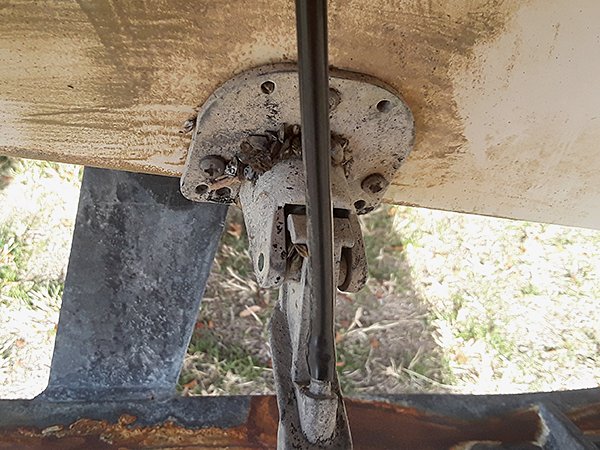 Boat inspection quagga mussels on rudder plate
