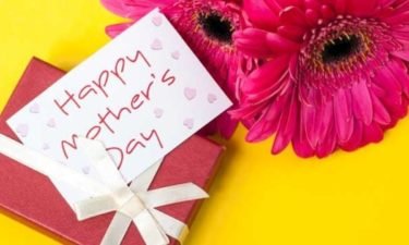https://ktvz.b-cdn.net/2020/04/Mothers-Day-gift-flowers-on-yellow-375x225.jpg