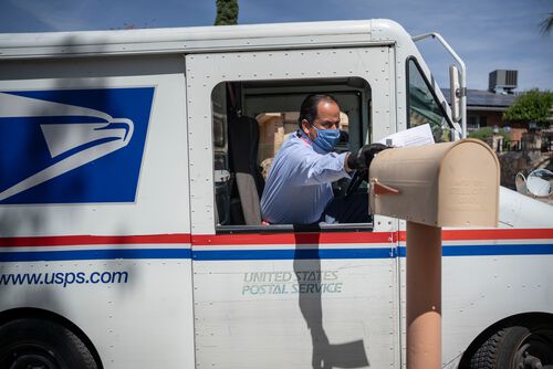 Wyden, Oregon colleagues demand postmaster general end mail delivery delays