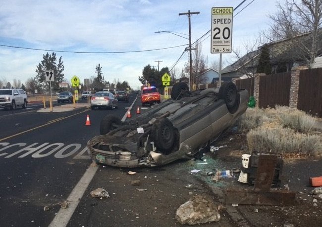 27th Street rollover crash Bend PD 1207