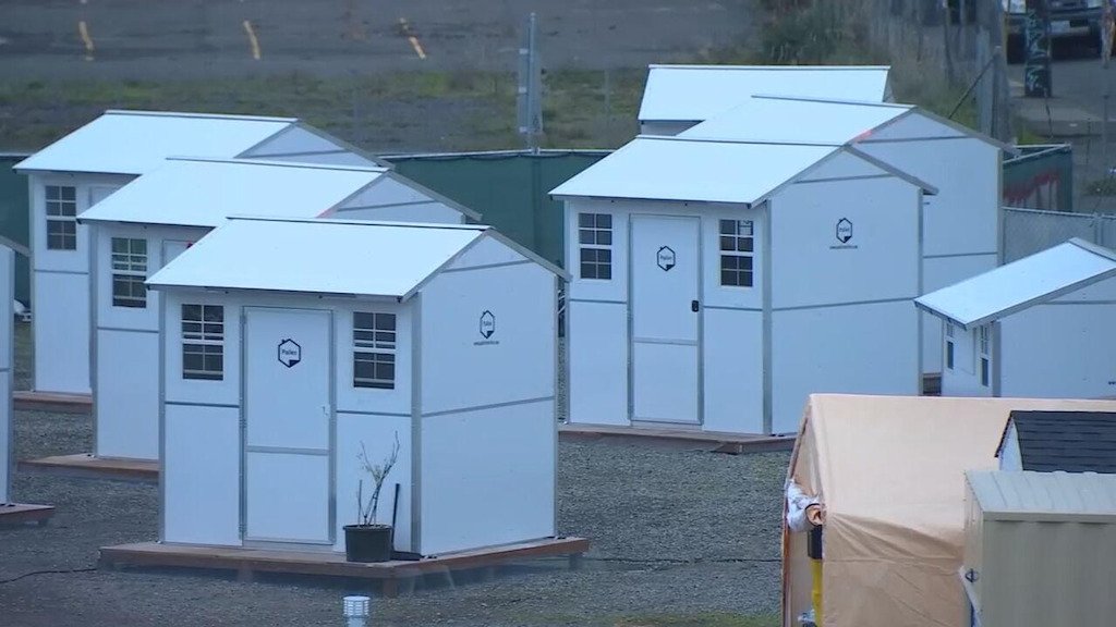 Multnomah County puts up 'sleeping pods' at outdoor homeless shelters
