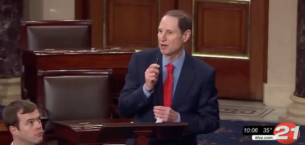 Wyden calls for invoking 25th Amendment