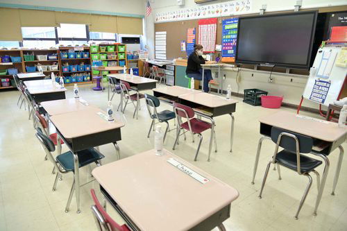 According to experts, the CDC needs to promote better ventilation to prevent the spread of the coronavirus in schools.