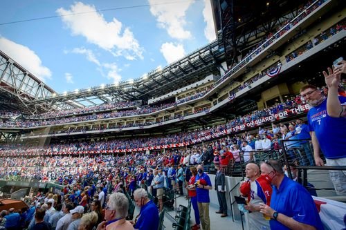 Rangers' 3D experiment thrills fans and celebrities in attendance