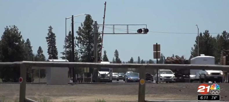 Hwy. 97 reopens at La Pine’s Wickiup Junction after BNSF makes railroad crossing repairs