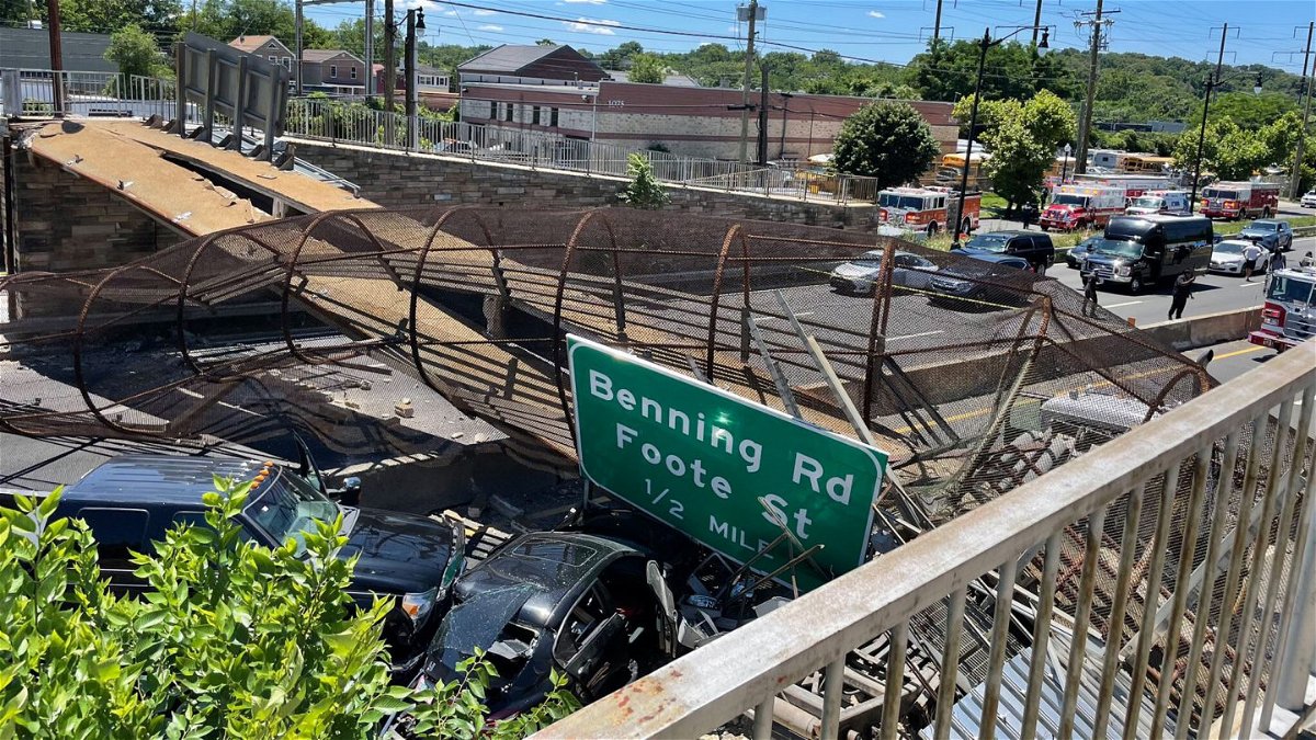 <i>DC Fire and EMS/Twitter</i><br/>A pedestrian bridge collapsed onto Interstate 295 in Washington