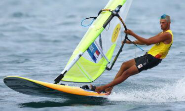 Dutchman Badloe wows in last two windsurfer opening races