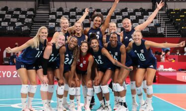 U.S. women overcome Argentina in volleyball opener