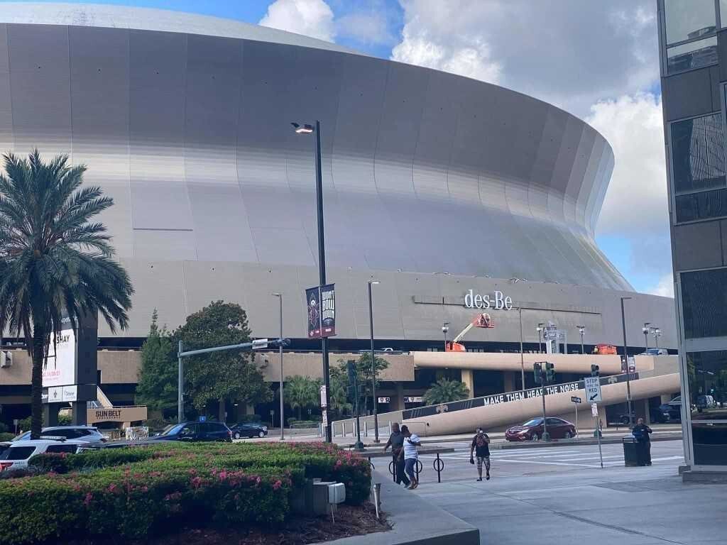 <i>WDSU</i><br/>The Mercedes Benz Superdome signage has been removed from the Superdome.