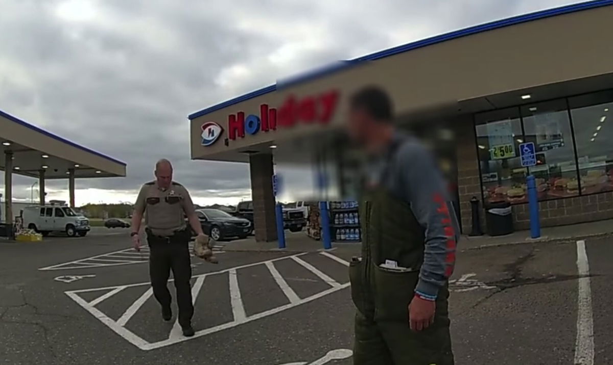 <i>Chisago County Sheriff</i><br/>A military veteran traveling through Minnesota without shoes now has a fresh pair thanks to a Chisago County Sheriff's deputy.