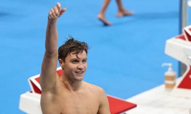 Bobby Finke wins the men's 1500m freestyle for his second gold medal of the Tokyo Olympics.