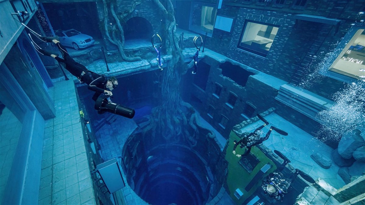 <i>Deep Dive Dubai</i><br/>World's deepest indoor swimming pool opens at Deep Dive Dubai