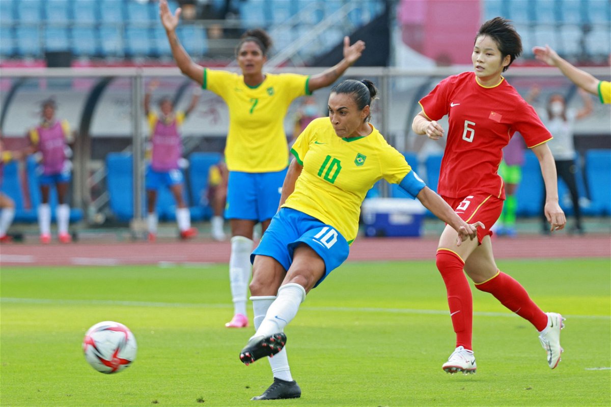 <i>KOHEI CHIBAGARA/AFP/Getty Images</i><br/>Brazil's midfielder Marta shoots to score the opening goal during the match against China.