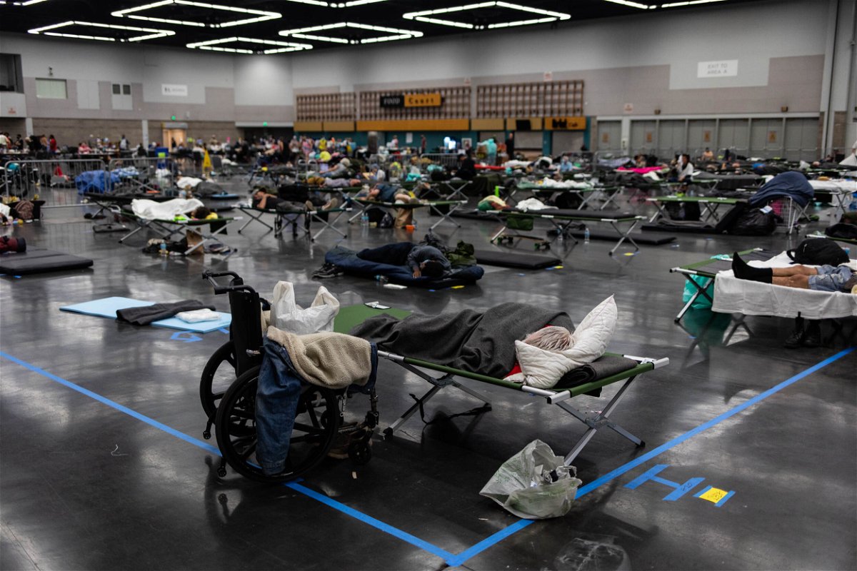 <i>Maranie Staab/Bloomberg/Getty Images</i><br/>Residents are shown at a cooling center during a heatwave in Portland