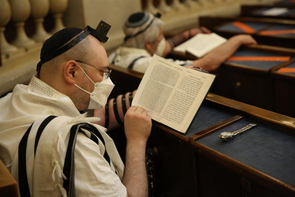 <i>Adam Berry for CNN</i><br/>Men worship at the Stadttempel synagogue in Vienna. There are about 15