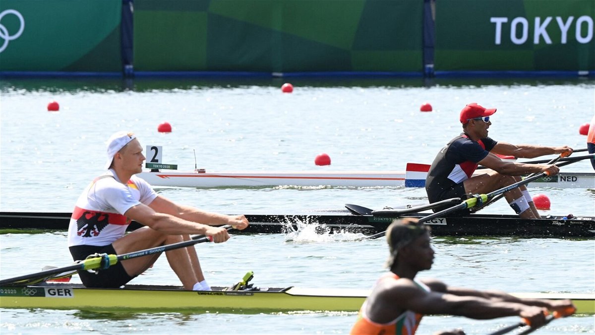 Egyptian single sculler finishes in wrong lane