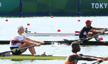 Egyptian single sculler finishes in wrong lane
