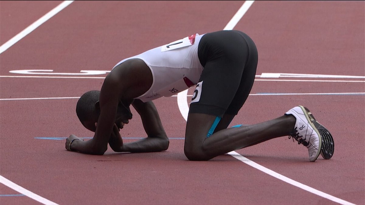 Chiengjiek of Refugee Olympic Team falls during 800m prelim
