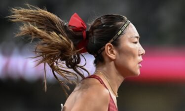 Hodgkinson pushes to win women's 800m semifinal in close end