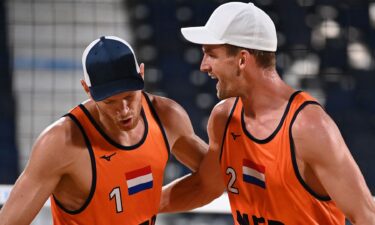 Netherlands conquer U.S. in beach volleyball opener