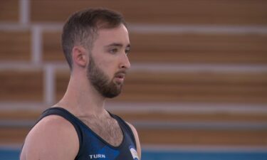 Artem Dolgopyat dazzles in floor routine