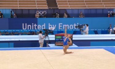 Luciana Alvarado ends floor routine with demonstration