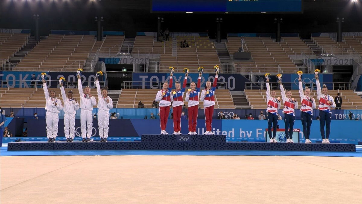 U.S. women receive silver medals for team final