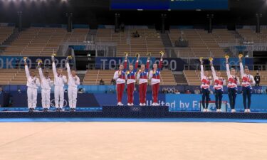 U.S. women receive silver medals for team final