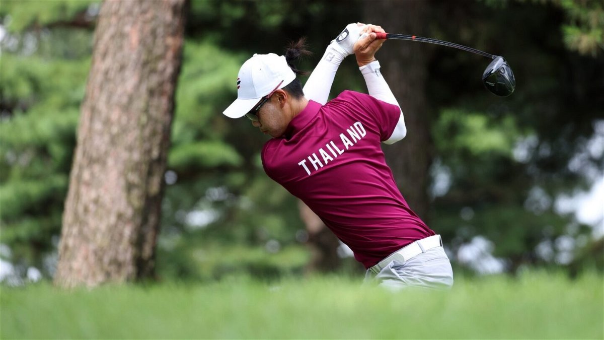 Thai golfer hits the flagstick