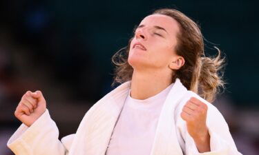 Kosovo's Distria Krasniqi beats Tonaki to win judo gold