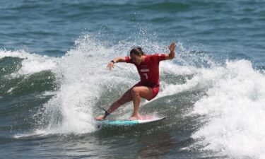 Carissa Moore advances to Olympic surfing quarterfinals