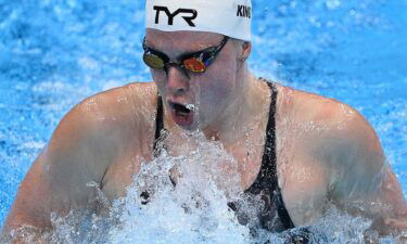 Lilly King advances to 200m breaststroke final