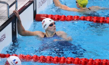 Katie Ledecky wins 200m freestyle heat