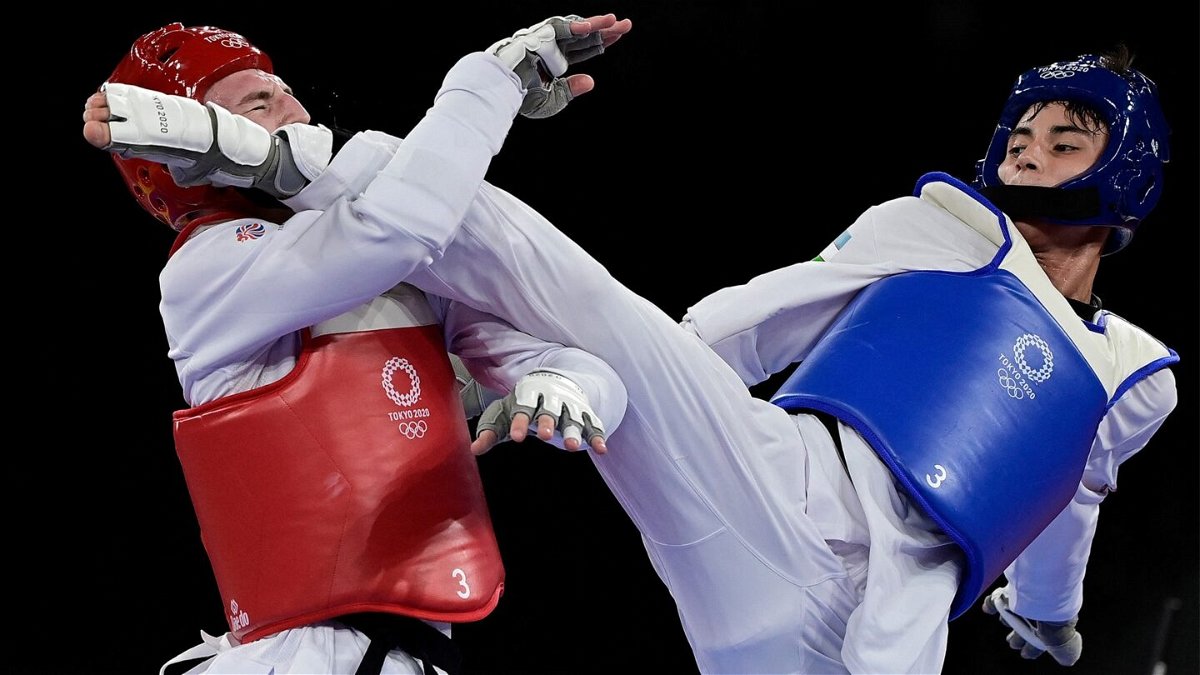 Ulugbek Rashitov upsets Bradly Sinden to win taekwondo gold
