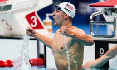 Phelps congratulates long-time friend Kalisz after medal