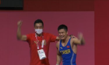 Lyu sets three Olympic records