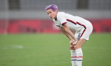 Megan Rapinoe puts her hands on her knees during a USWNT soccer match.