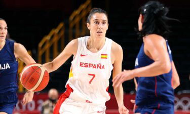 Alba Torrens with the ball for Spain