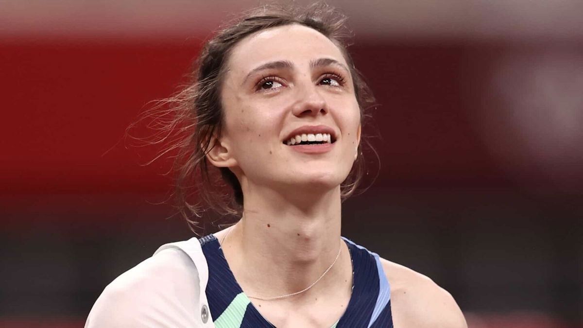 Maria Lasitskene celebrates her gold medal win in the high jump final at the 2020 Tokyo Olympic Games