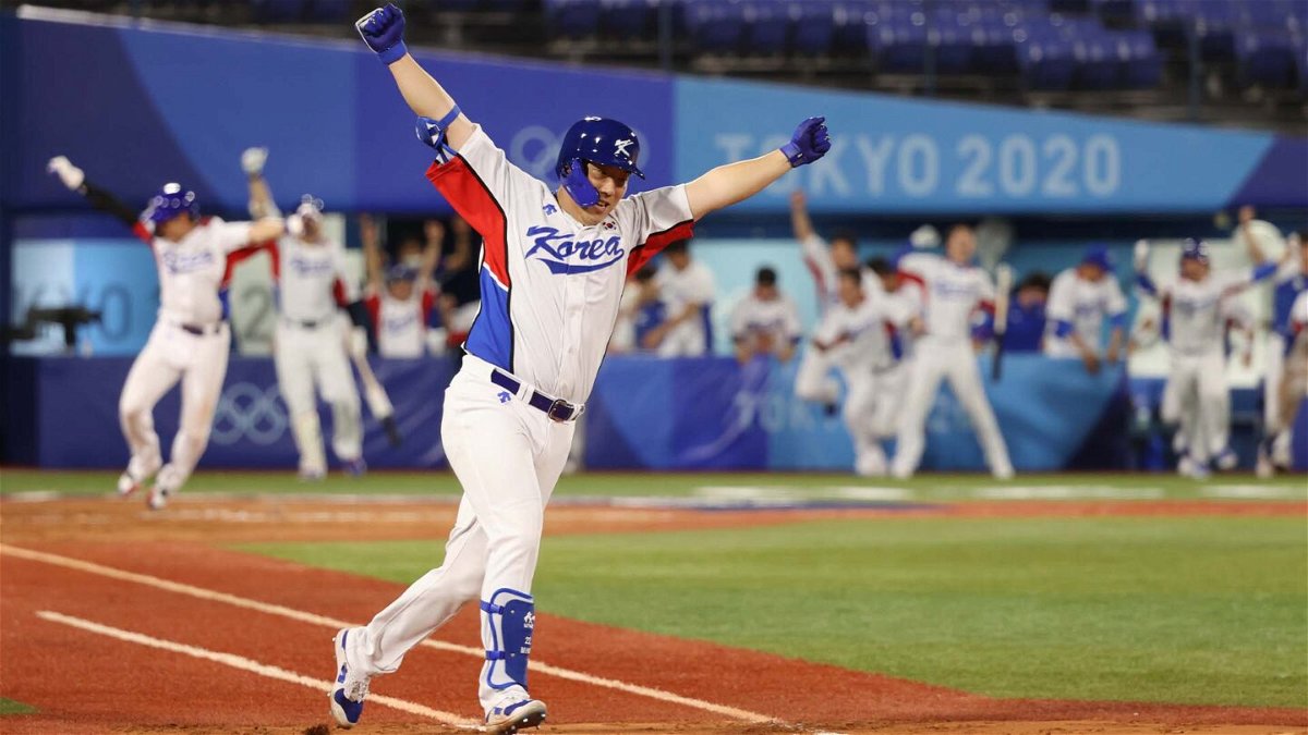 Defending gold medalist Korea walks off on DR with 3 in 9th