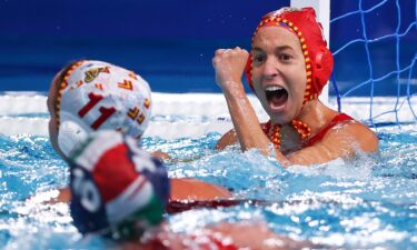 Spain holds off Hungary in women's water polo semis