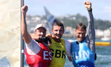 Scott bounces back from bad start to win gold in men's finn