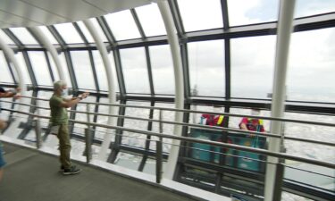 Rutledge Wood talks to a window washer at the Tokyo Skytree