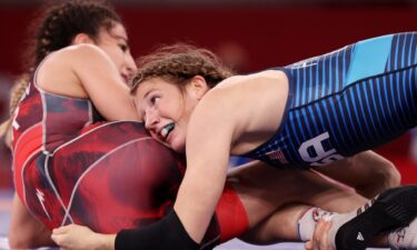 Sarah Hildebrandt of Team USA keeps her head on top of the waist of Evin Demirhan of Turkey in the 1/8 final