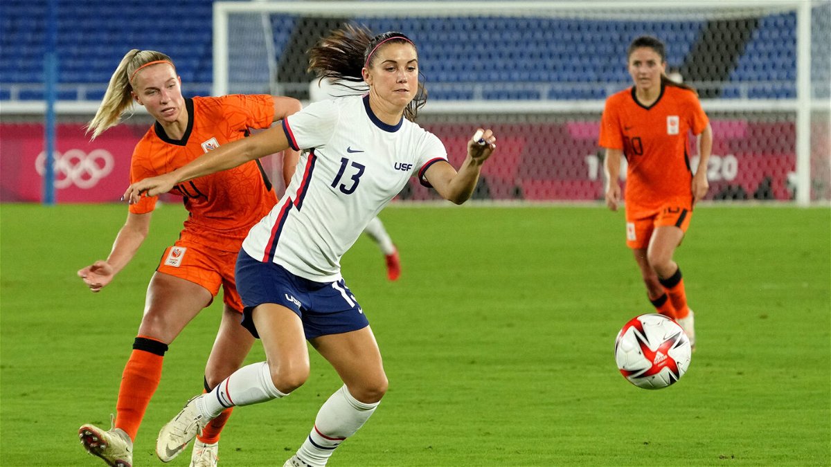 Alex Morgan chases the soccer ball