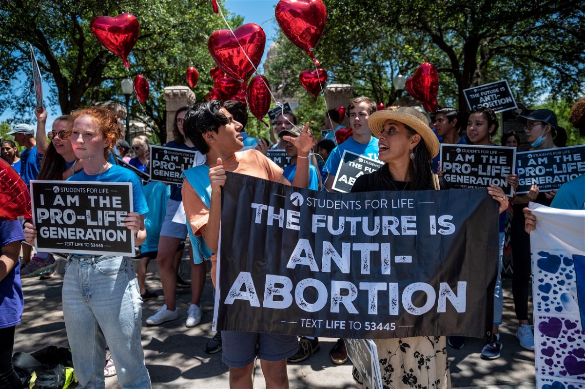 <i>Sergio Flores/Getty Images</i><br/>Texas 6-week abortion ban lets private citizens sue abortion providers in an unprecedented legal approach. Abortion protesters here stand outside the Texas state capitol on May 29